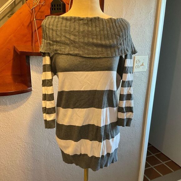 Express Womens Stripe Off Shoulder Cotton Blend Knit Sweater Gray White Size XS - Picture 8 of 8